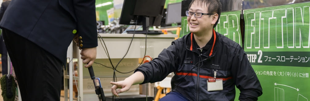 スタッフの接客写真