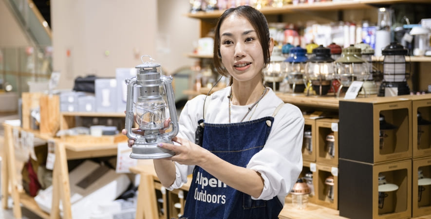 Mさん ランタンを説明している写真